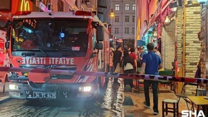 İstiklal Caddesi'nde bir otelin bodrum katında yangın