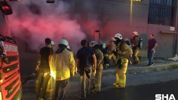 Kağıthane'de 6 katlı plastik fabrikasında korkutan yangın