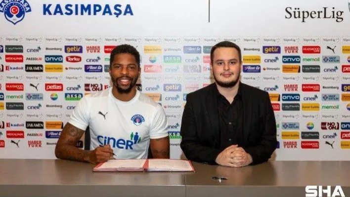 Kasımpaşa, son olarak Galatasaray forması giyen Ryan Donk'u kadrosuna kattığını açıkladı.