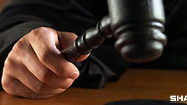 Maaş için boşanan çift aynı okulda oy kullanınca yakalandı