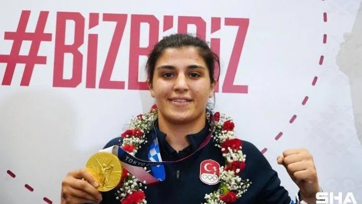 Mete Gazoz ve Busenaz Sürmeneli en çok konuşulan olimpiyat madalyalı sporcular oldu