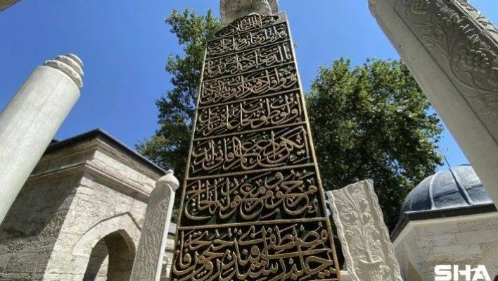 (ÖZEL) Eyüpsultan Mezarlığı'nda dikkat çeken mezar taşı