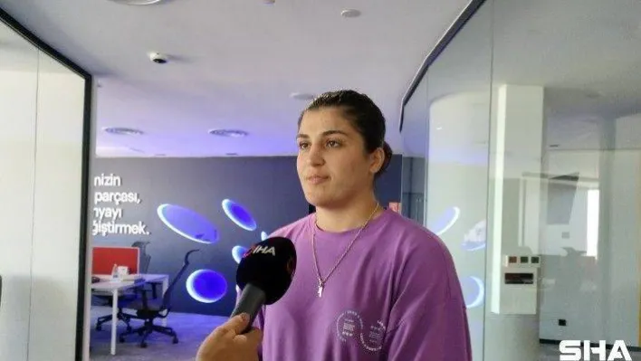 (Özel haber) Busenaz Sürmeneli: "İki olimpiyat altın madalyası alarak profesyonel boksa geçmek istiyorum"