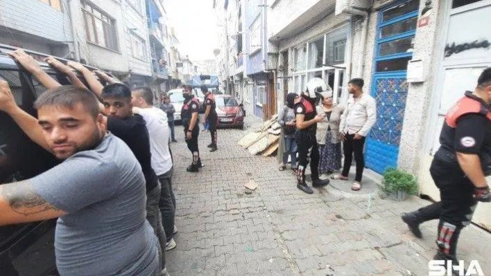 (Özel) Kağıthane'de semt pazarında polisle şüpheli arasında nefes kesen kovalamaca