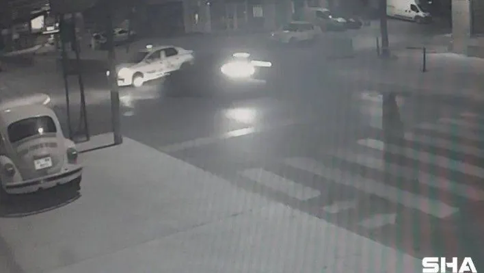 (Özel) Ümraniye'de aşırı hız dehşeti: Taksi metrelerce savruldu, 1 ağır yaralı