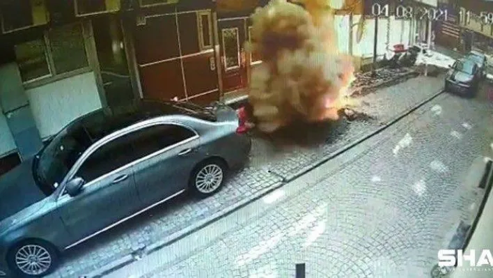(Özel) Zeytinburnu'nda kazı çalışması sırasında patlama kamerada