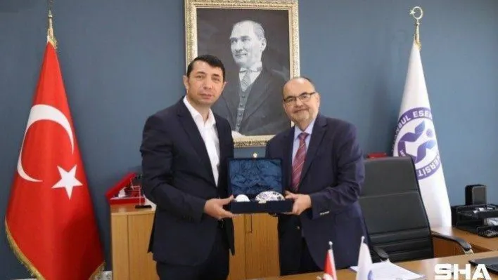 Sağlık çalışanlarına ve lise öğrencilerine akademik destek