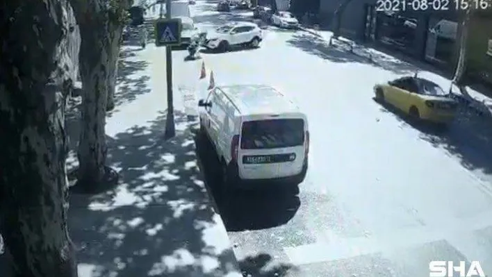 Sarıyer'de cip motosiklete çarptı, motosikletteki iki kişi ölümden döndü