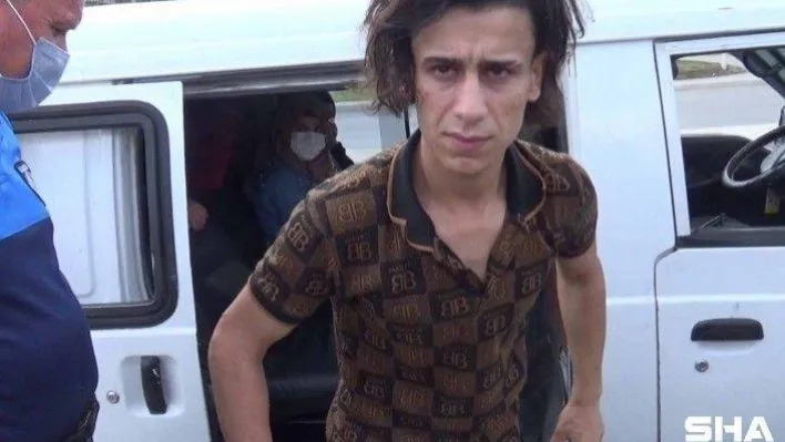 Sultangazi'de durdurulan minibüste 17 kaçak göçmen yakalandı