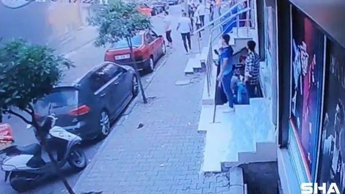 Sultangazi'de oto kiralama dükkanında yangın