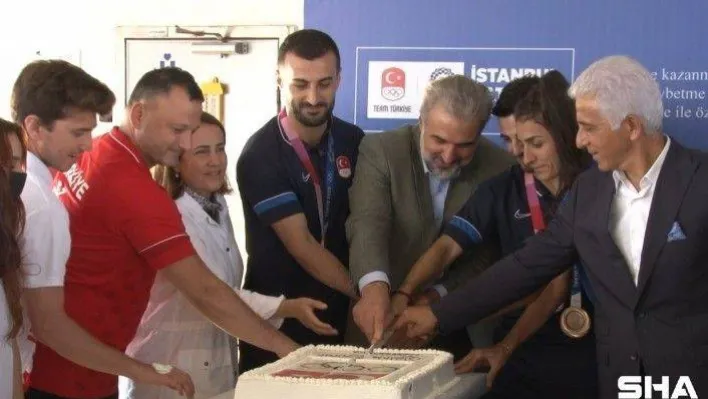 Tokyo şampiyonu milli sporcular Nene Hatun gemisiyle boğaz turunda buluştu