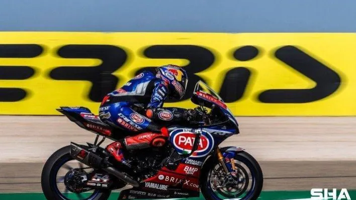 Toprak Razgatlıoğlu Navarra Pisti'nde podyumda