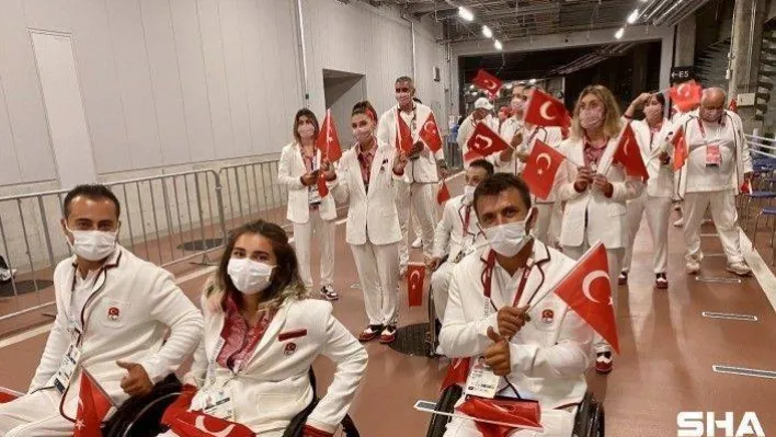 Türkiye Paralimpik Milli Takımı geçit törenini coşkuyla bekledi
