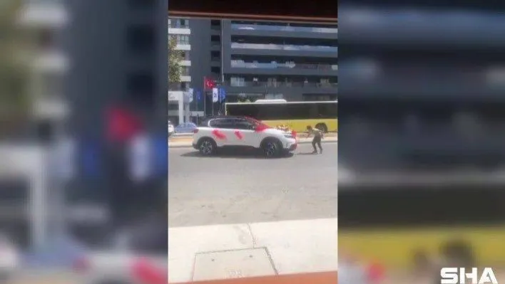 Ümraniye'de gelin arabasının önüne atlayan çocuklar trafiği birbirine kattı