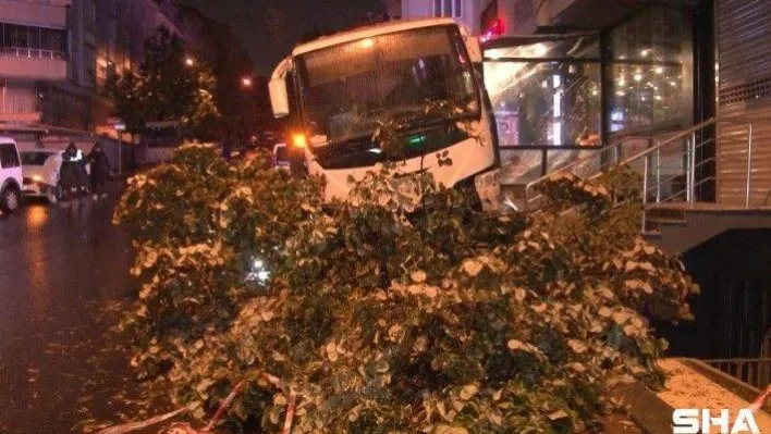 Esenyurt'ta feci kaza: Midibüsün altında ezilerek can verdi