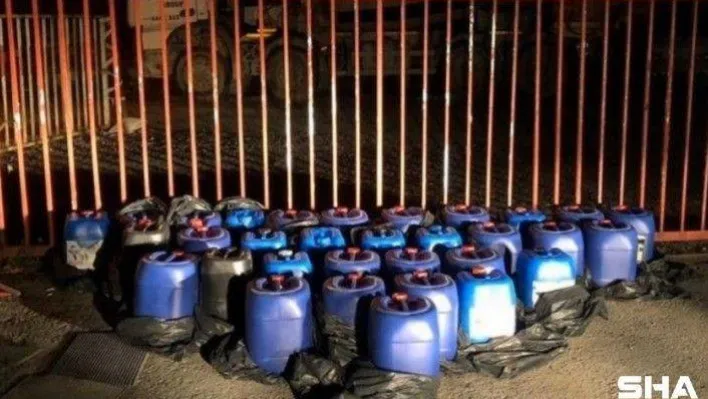 İstanbul'da uyuşturucu yapımında kullanılan 1 tona yakın sıvı asetik anhidrit ele geçirildi