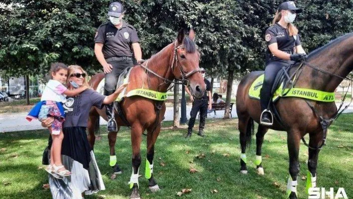 (Özel) Beşiktaş'ta atlı polislerin denetimi büyük ilgi gördü