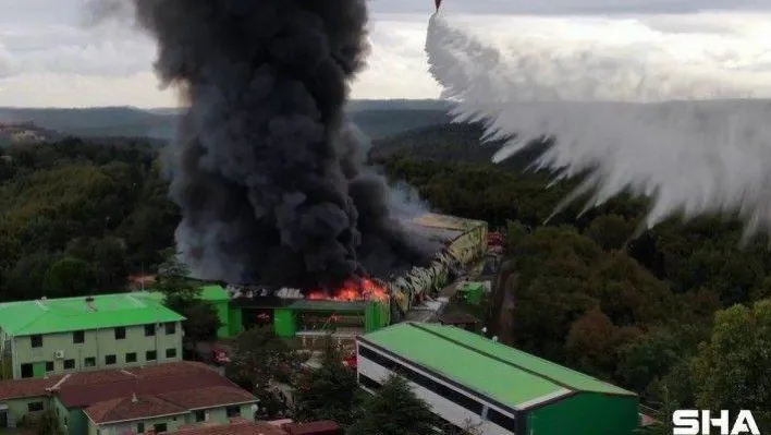 Şile'de alevlere teslim olan fabrika havadan görüntülendi