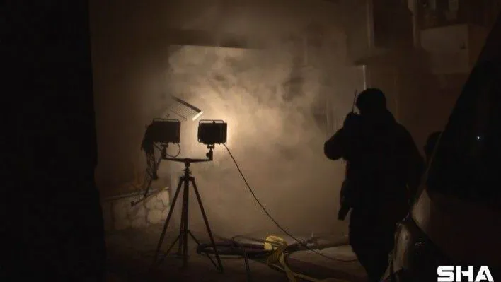 Sultangazi'de 12 katlı sitenin otoparkındaki lastik deposunda yangın paniği