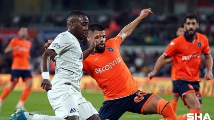 Süper Lig: Medipol Başakşehir: 1 - Fenerbahçe: 0 (İlk yarı)