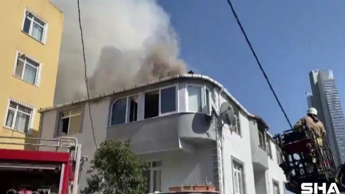 Ümraniye'de 2 katlı binada korkutan yangın