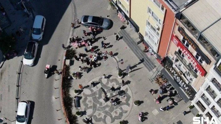 Ümraniye'de indirimli halı izdihamı havadan görüntülendi