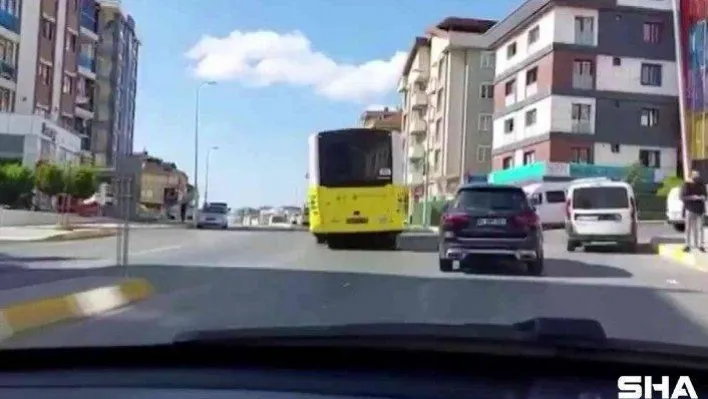 Arızalanan İETT otobüsü Pendik'te yolun ortasında kaldı