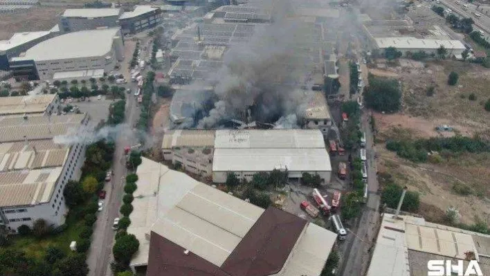 Bursa'da tekstil fabrikasındaki büyük yangın 3 saatin sonunda kontrol altına alındı
