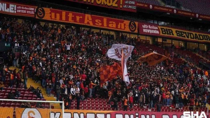 Galatasaray, Beşiktaş derbisi son idmanını taraftara açık yaptı