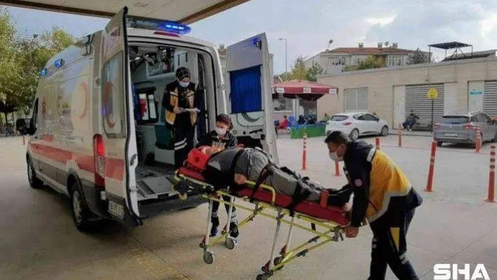 Geri manevra yapan aracın çarptığı yaşlı adam yaralandı