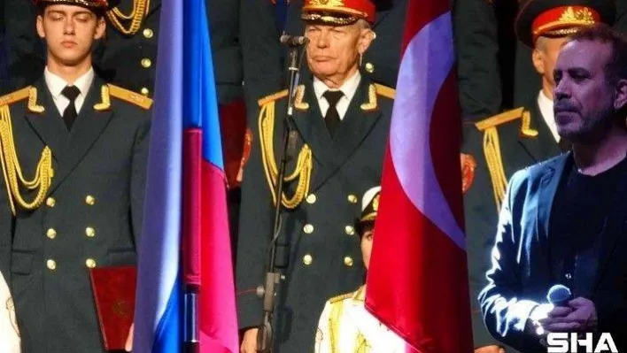 Haluk Levent ve Rus Kızılordu Korosu Bursa'da konser verdi