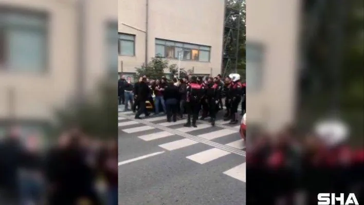 Kaza yapan motorcunun akrabaları taksiciyi darp etti