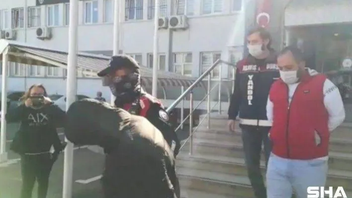 Kendilerini polis olarak tanıtıp 145 bin lira dolandırdılar