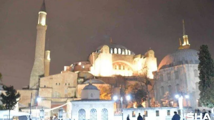 Mevlit Kandili'nde vatandaşlar Ayasofya-i Kebir Cami-i Şerifi'ne akın etti