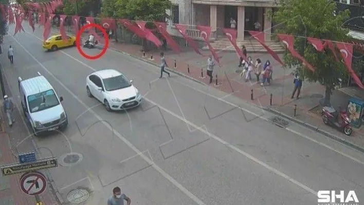 (Özel) Bursa'da motosiklet sürücülerinin ölümden döndüğü anlar kameralara yansıdı