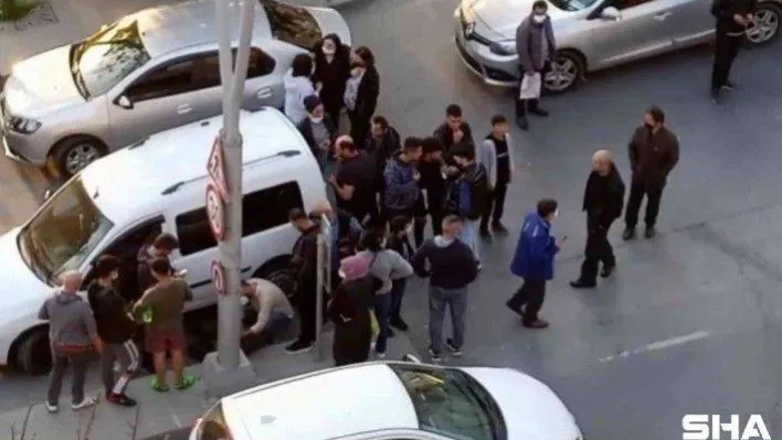 Sultangazi'de yolun karşısına geçen yaşlı adam otomobil çarptı