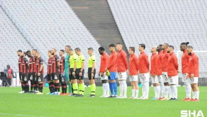 Süper Lig: Fatih Karagümrük: 1 - Hatayspor: 1 (İlk yarı)