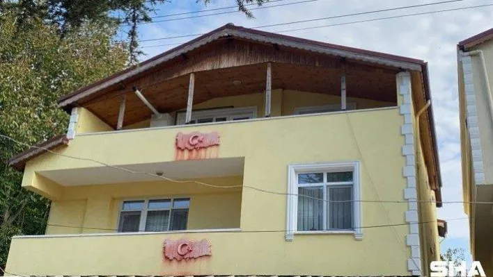 Tamirat için çıktığı çatıdan beton zemine düştü