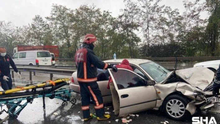 TEM'de 27 aracın karıştığı kazada 17 kişi yaralandı