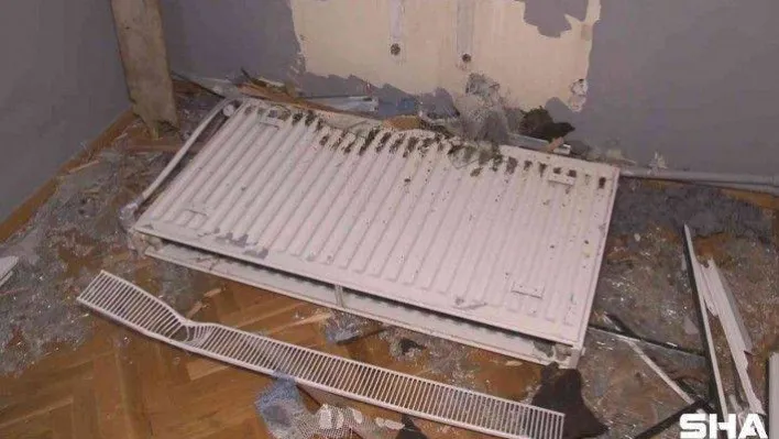 15 katlı binanın çatısından kopan parçalar karşısındaki binanın pencerelerinden içeri girdi