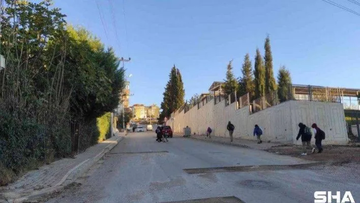 5 ay önce asfalt attılar, yeniden kazdılar