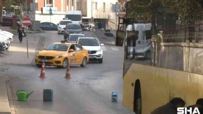 Ataşehir'de İETT aracı yolda kaldı, sürücü caddeyi trafiğe kapattı