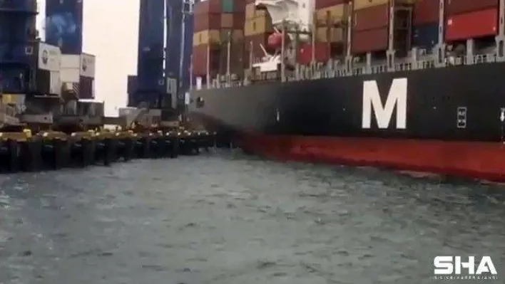 Avcılar'da Ambarlı Limanı'nda şiddetli lodos nedeniyle sürüklenen yük gemisi iskeleye çarptı.