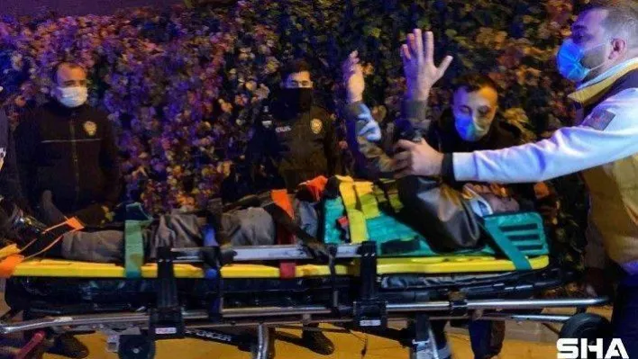 Bağcılar'da panelvan araç sürücüsü evin duvarına çarparak durabildi