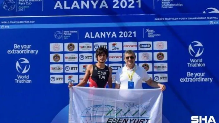 Başkan Bozkurt, Paratriathlon'dan başarıyla dönen Özer'i tebrik etti