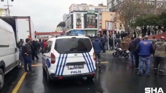 Bayrampaşa'da feci kaza: Forkliftin altında kalan sürücü yaralandı