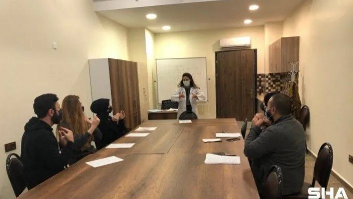 Beyoğlu'nda işaret dili kursu ile engeller kalkıyor