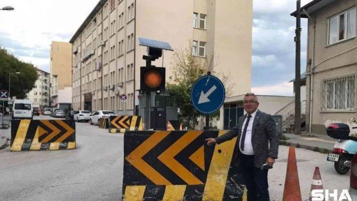 Bilecik İl Emniyet Müdürlüğü önüne konulan beton bariyerler kaldırıldı