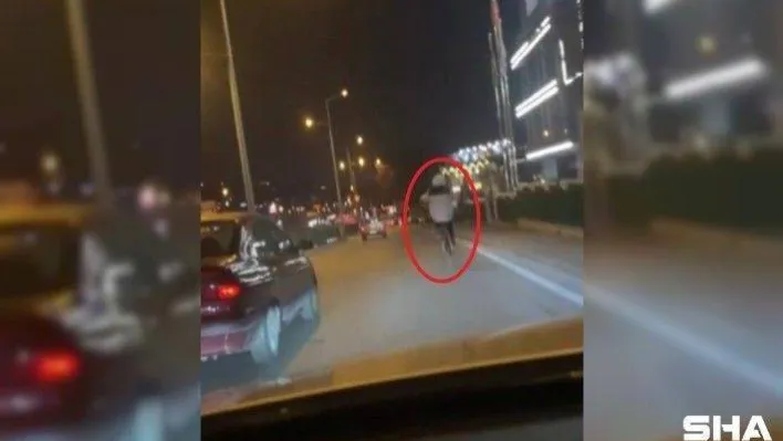Bursa'da bisikletli gencin trafikteki tehlikeli yolculuğu kameralara yansıdı