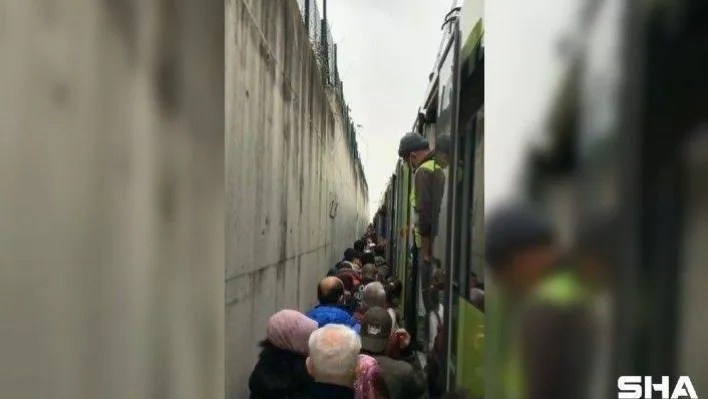 Bursa'da fırtına sebebiyle metro arıza yaptı, yolcular tahliye edildi